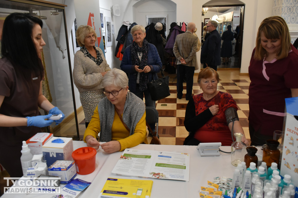 Wystawa poświęcona służbie zdrowia
