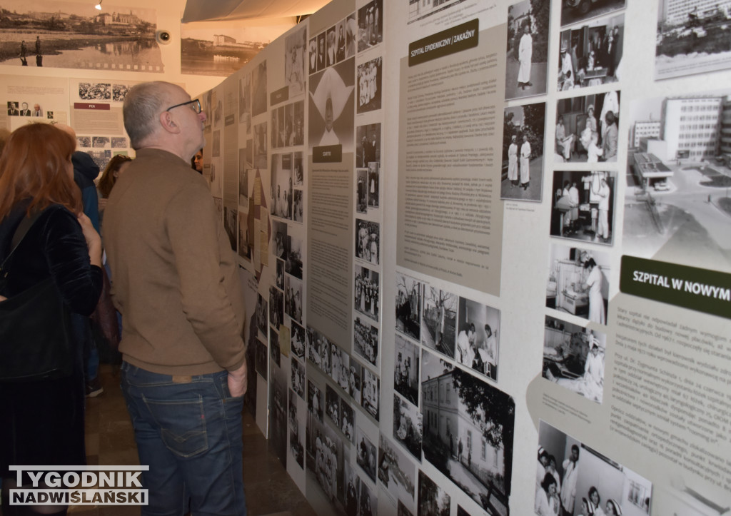 Wystawa poświęcona służbie zdrowia