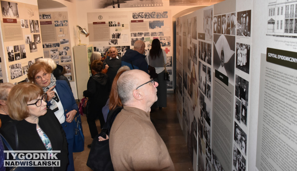 Wystawa poświęcona służbie zdrowia