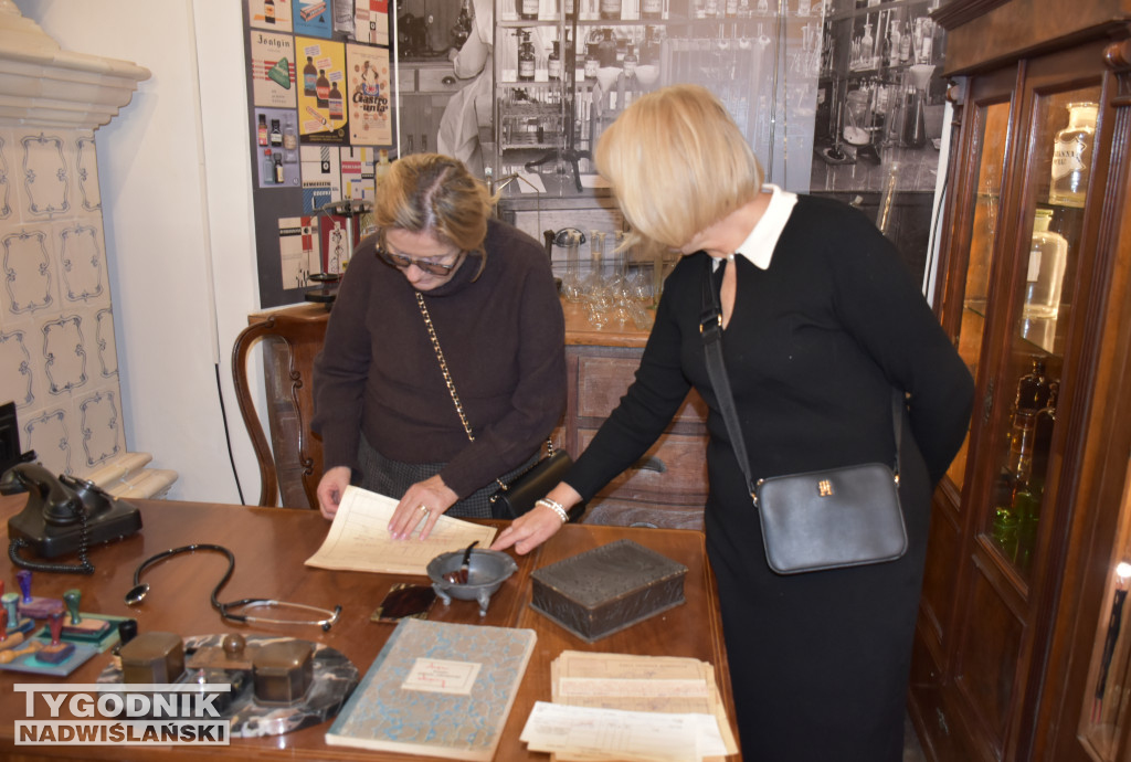 Wystawa poświęcona służbie zdrowia