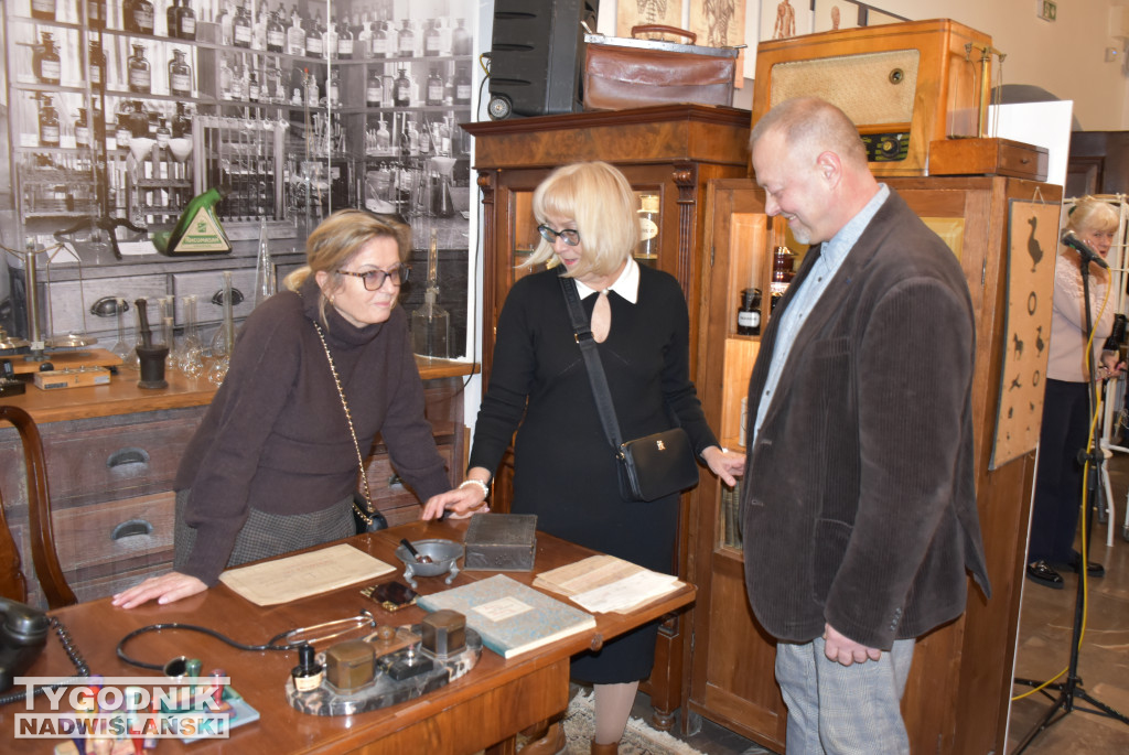 Wystawa poświęcona służbie zdrowia