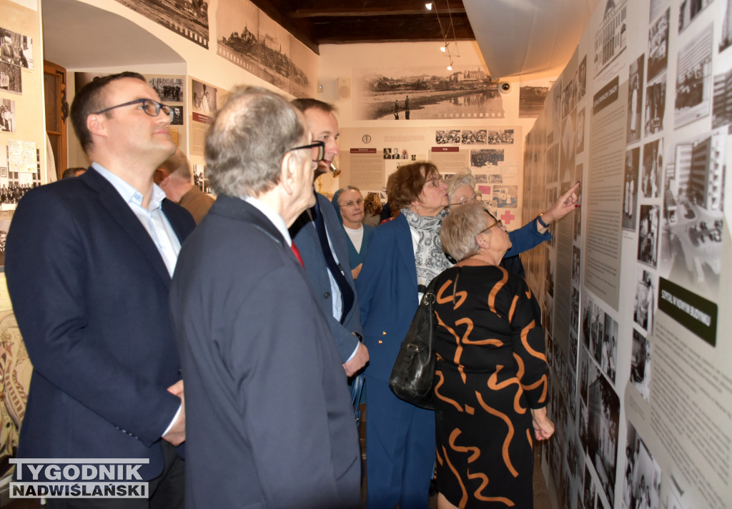 Wystawa poświęcona służbie zdrowia