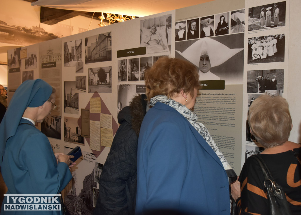 Wystawa poświęcona służbie zdrowia