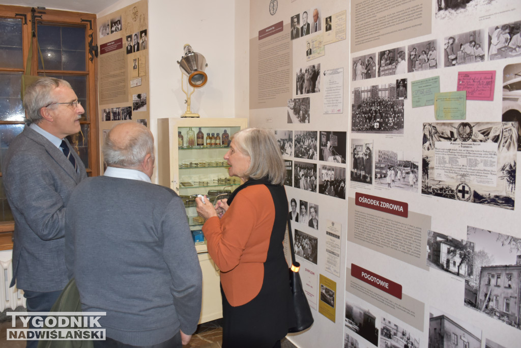 Wystawa poświęcona służbie zdrowia