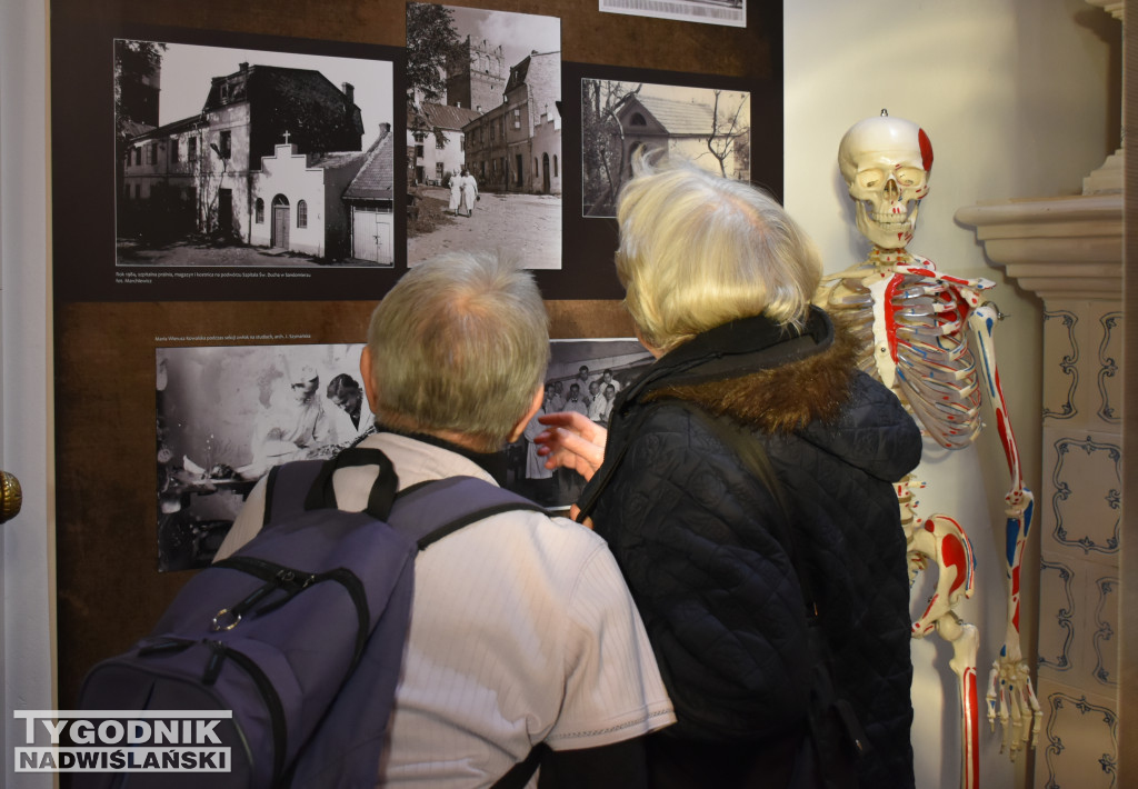 Wystawa poświęcona służbie zdrowia