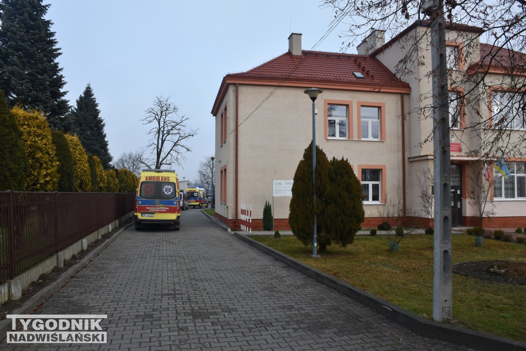 Akcja służb w SP7 w Tarnobrzegu