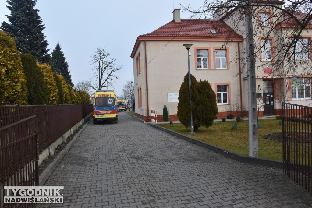 Akcja służb w SP7 w Tarnobrzegu