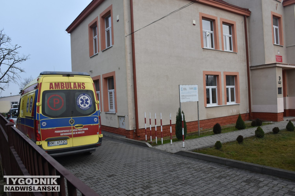 Akcja służb w SP7 w Tarnobrzegu