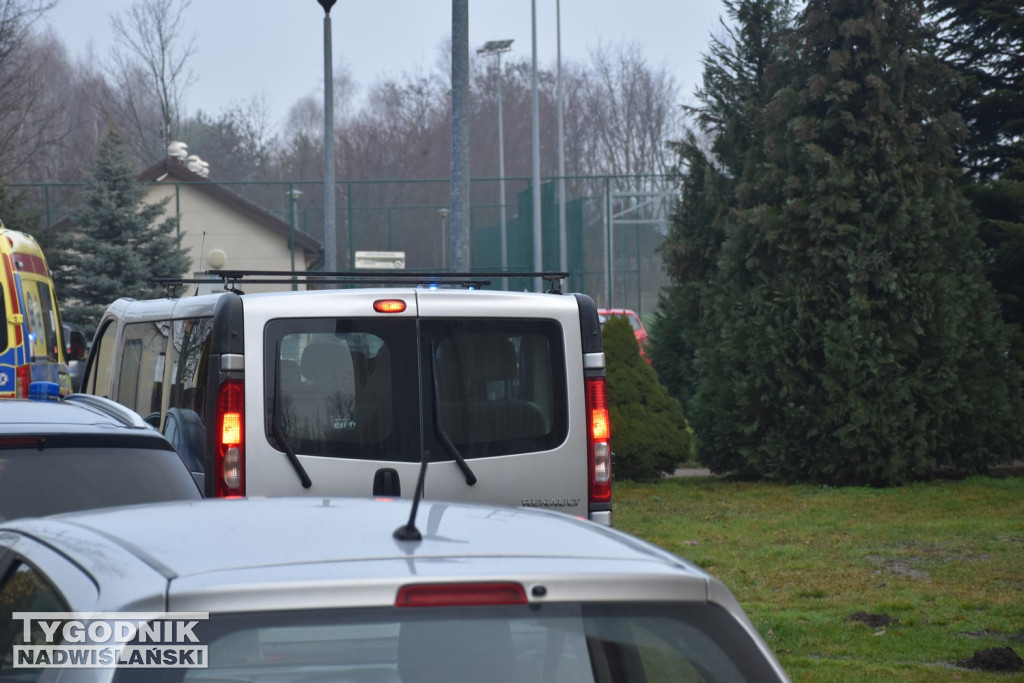 Akcja służb w SP7 w Tarnobrzegu