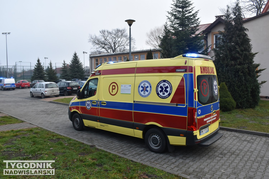 Akcja służb w SP7 w Tarnobrzegu