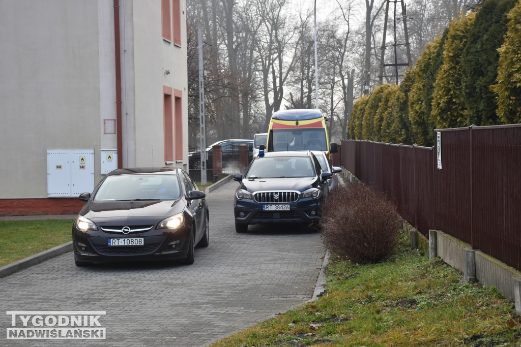 Akcja służb w SP7 w Tarnobrzegu