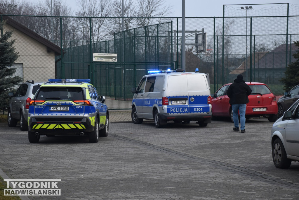 Akcja służb w SP7 w Tarnobrzegu