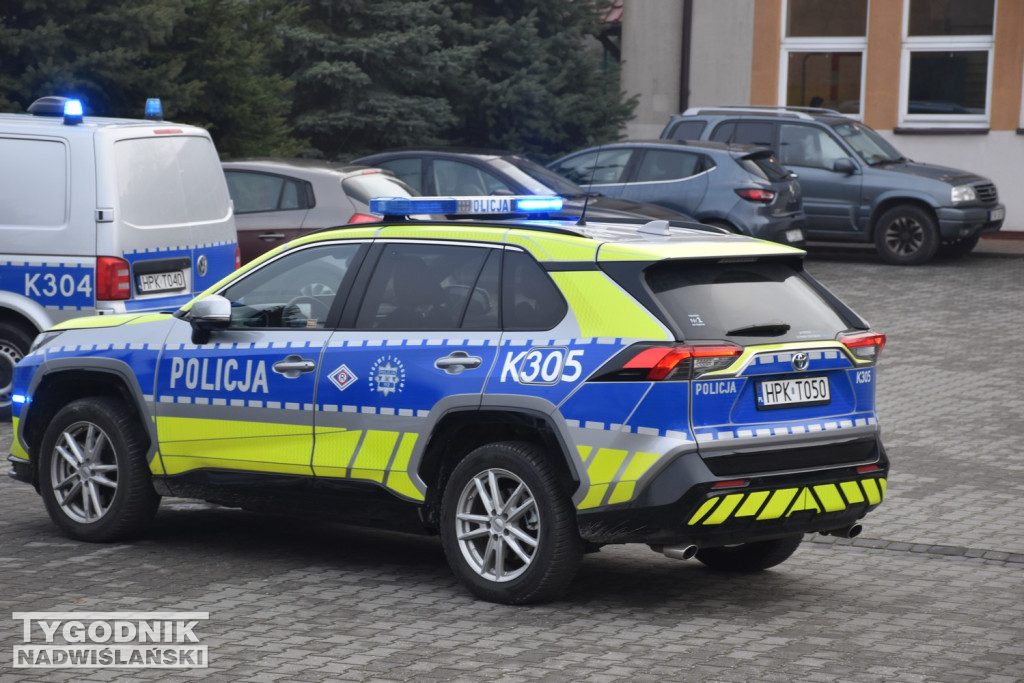 Akcja służb w SP7 w Tarnobrzegu