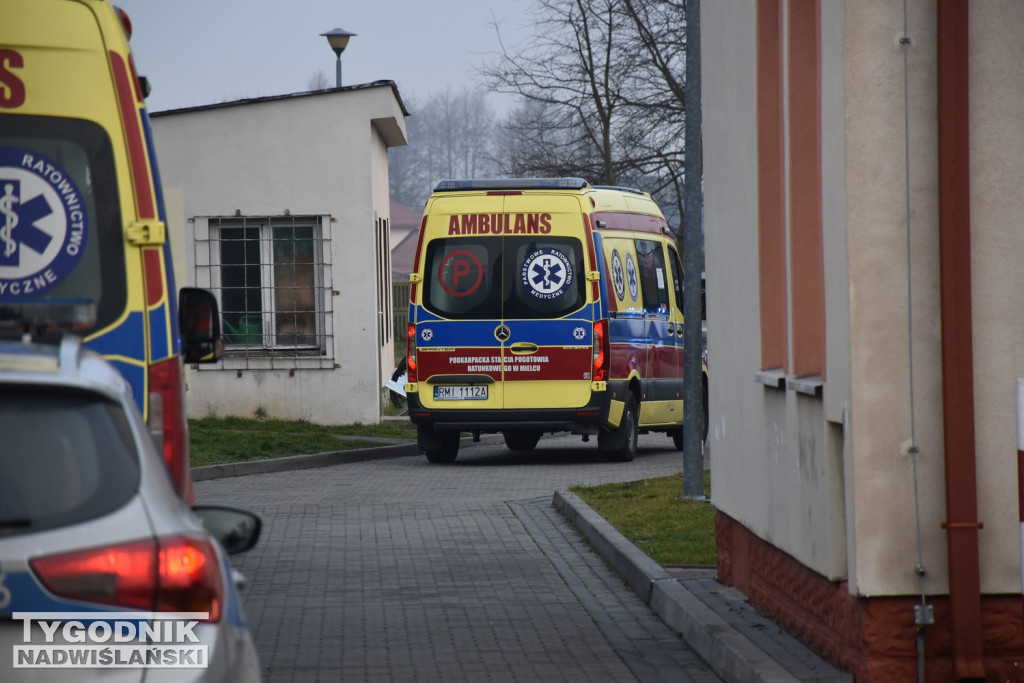 Akcja służb w SP7 w Tarnobrzegu