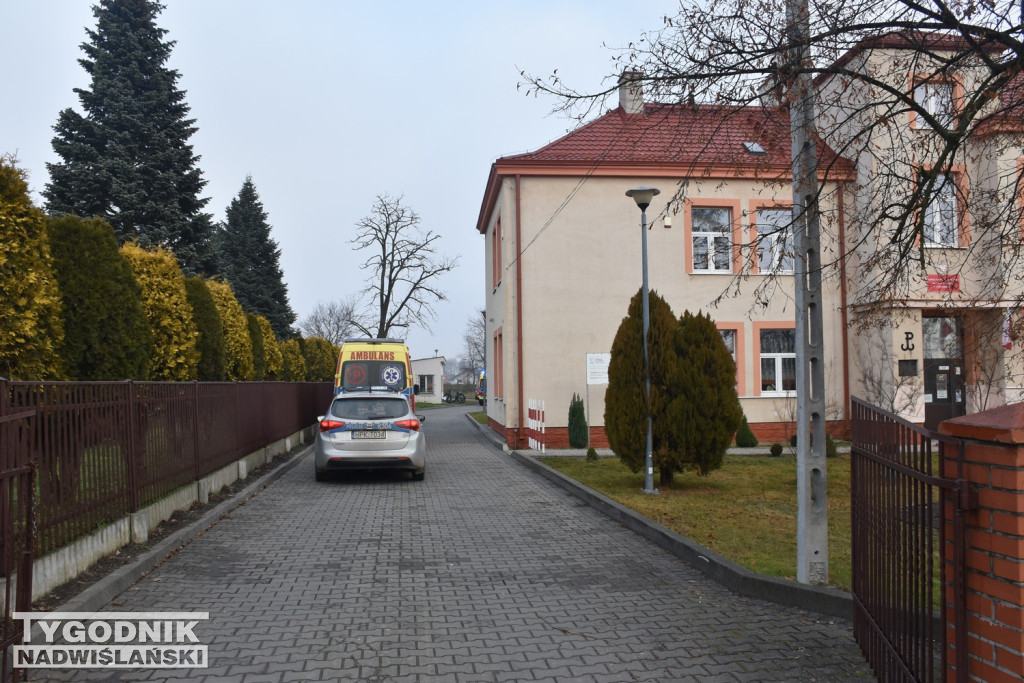 Akcja służb w SP7 w Tarnobrzegu