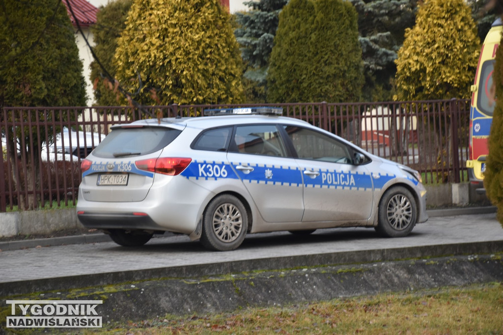 Akcja służb w SP7 w Tarnobrzegu