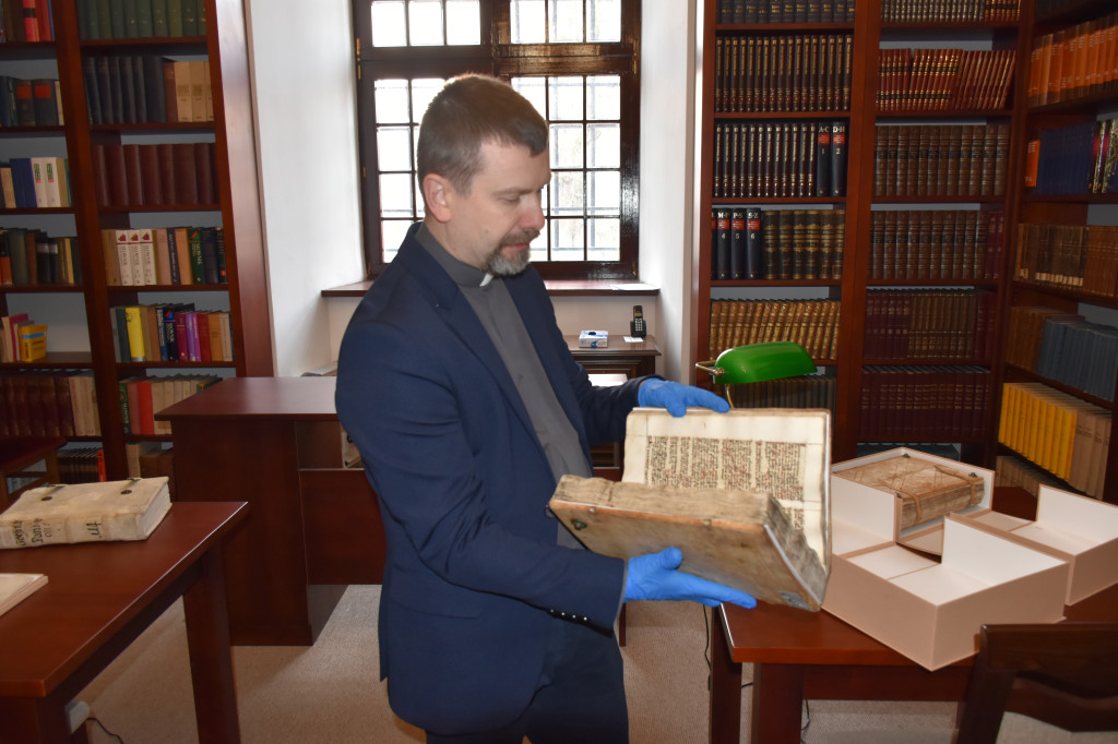Konserwacja rękopisów Biblioteki Diecezjalnej