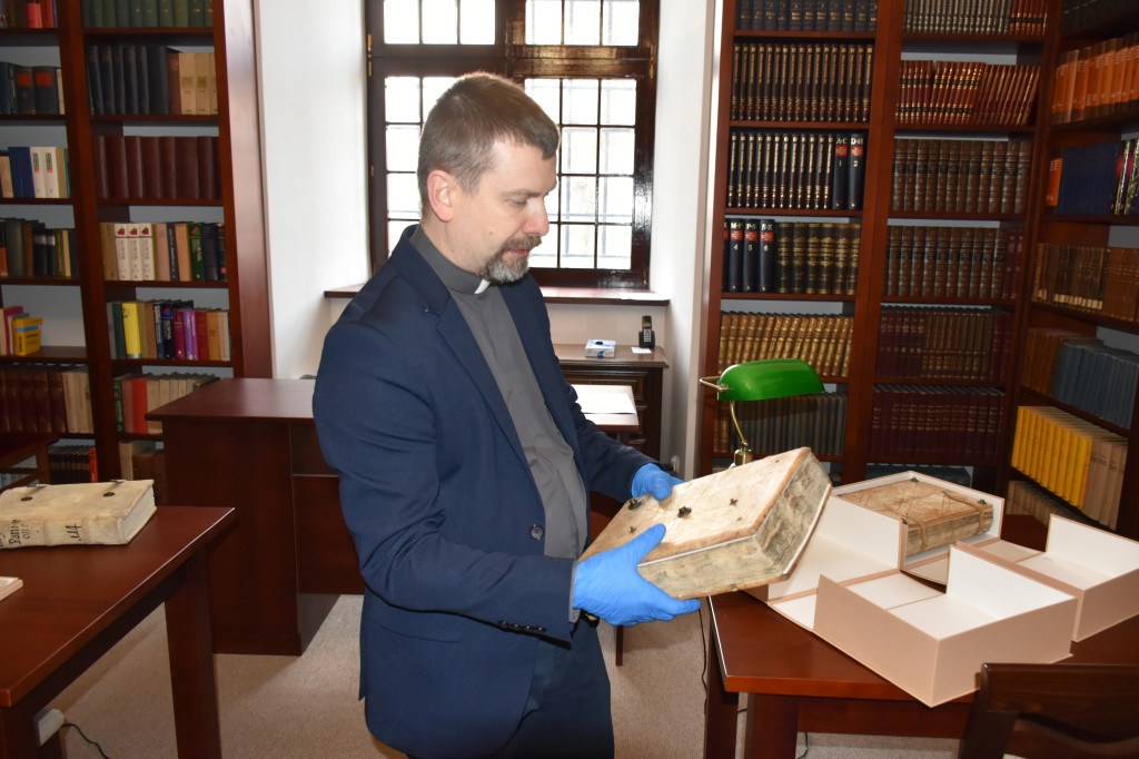 Konserwacja rękopisów Biblioteki Diecezjalnej