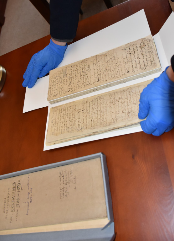 Konserwacja rękopisów Biblioteki Diecezjalnej