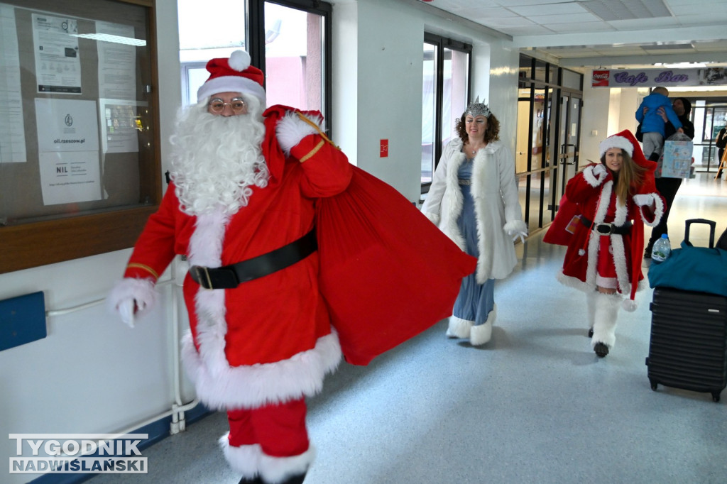 Wigilijny Mikołaj w szpitalu w Tarnobrzegu