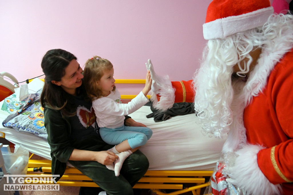 Wigilijny Mikołaj w szpitalu w Tarnobrzegu