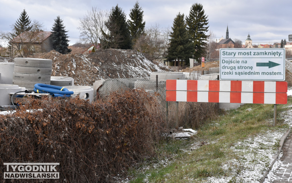 Budowa węzła drogowego za mostem w Sandomierzu