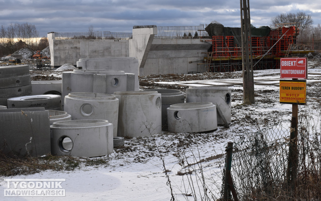 Budowa węzła drogowego za mostem w Sandomierzu