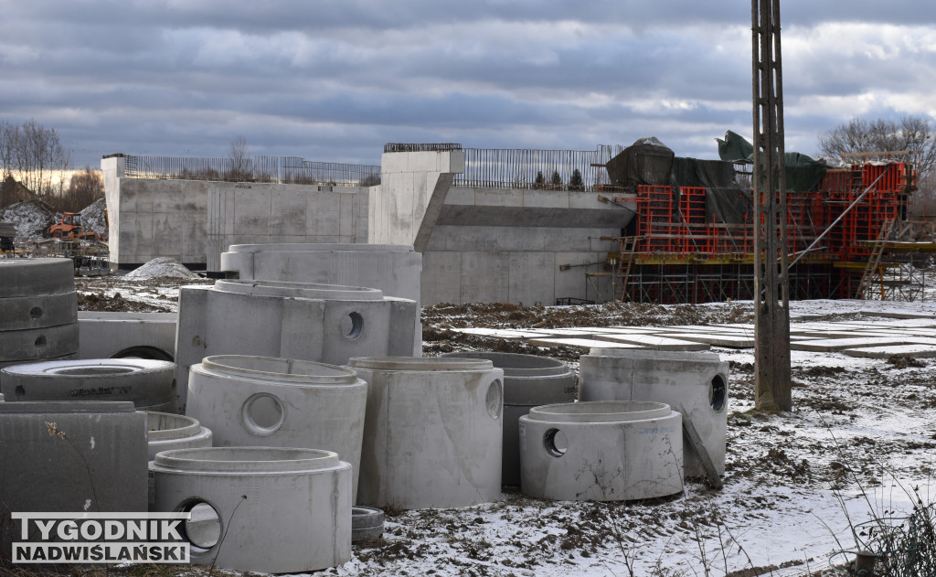 Budowa węzła drogowego za mostem w Sandomierzu