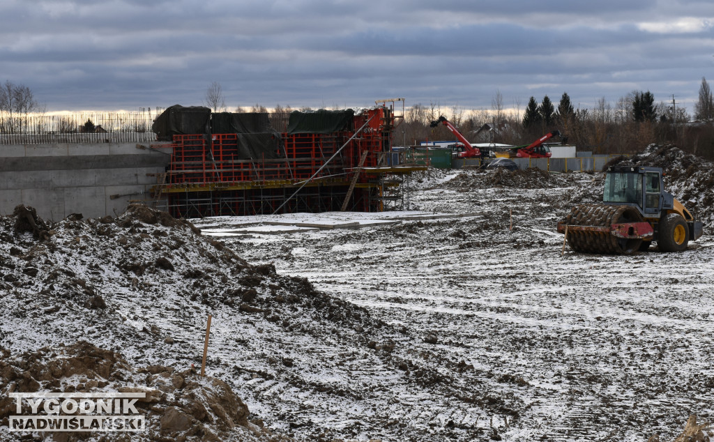 Budowa węzła drogowego za mostem w Sandomierzu