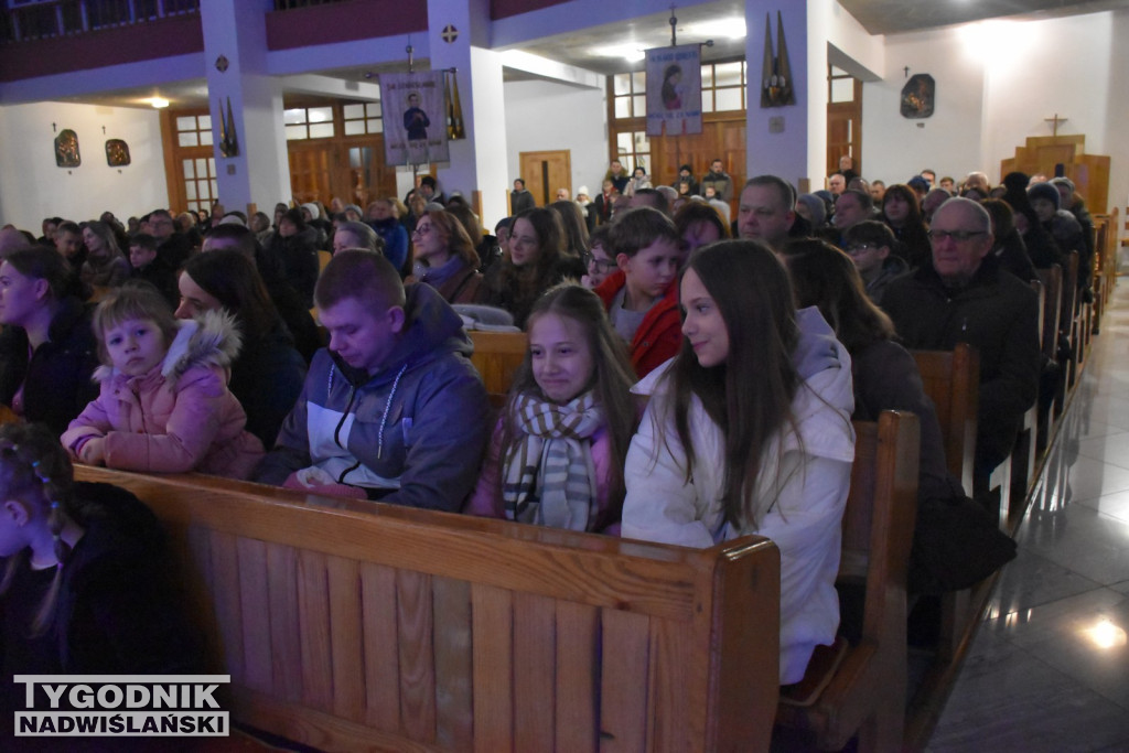 Koncert Scholi Anielskie Grajki w Jadachach
