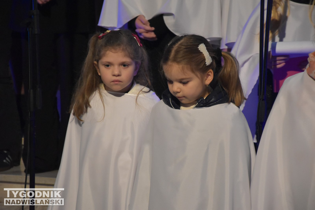Koncert Scholi Anielskie Grajki w Jadachach