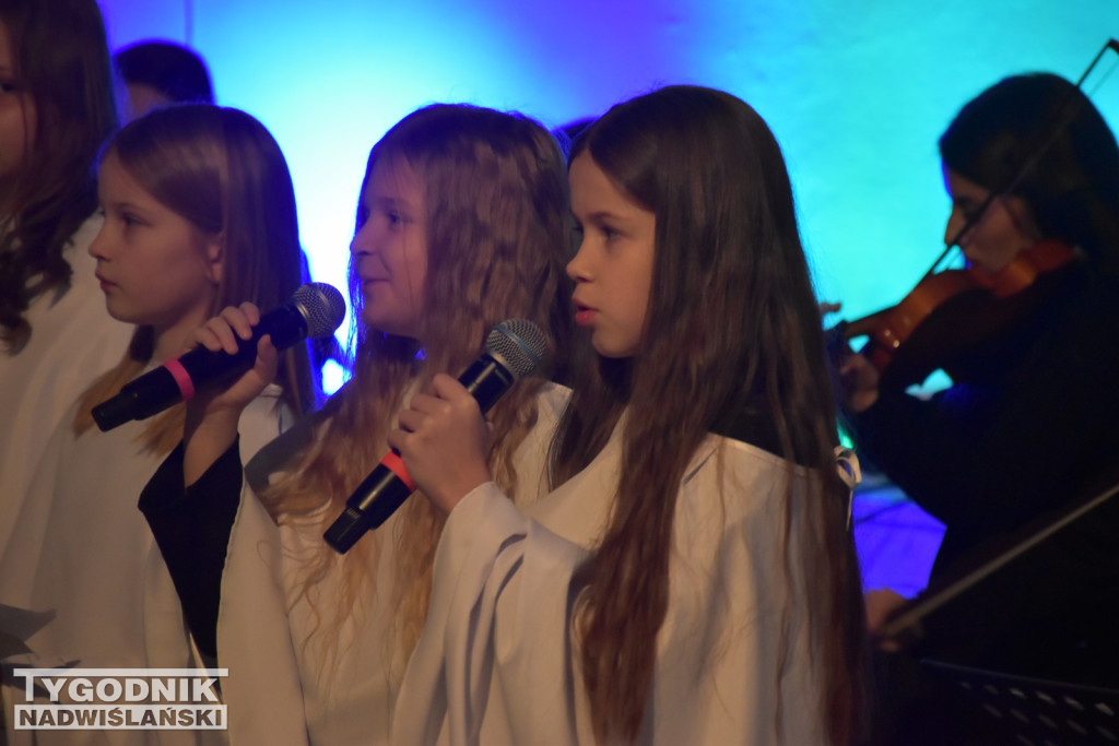 Koncert Scholi Anielskie Grajki w Jadachach