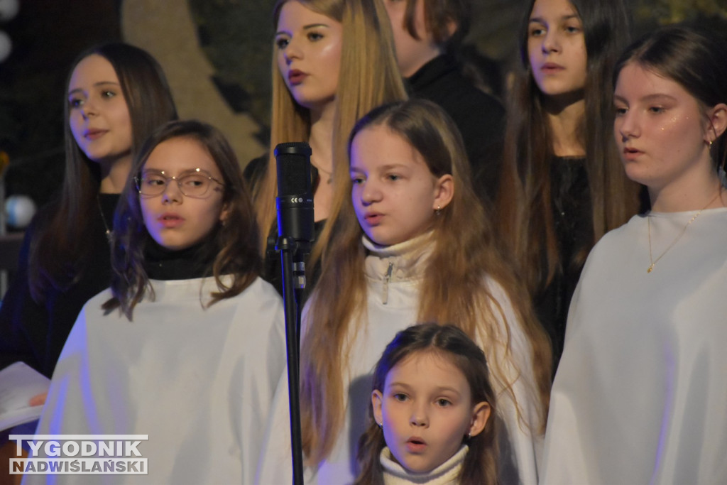 Koncert Scholi Anielskie Grajki w Jadachach