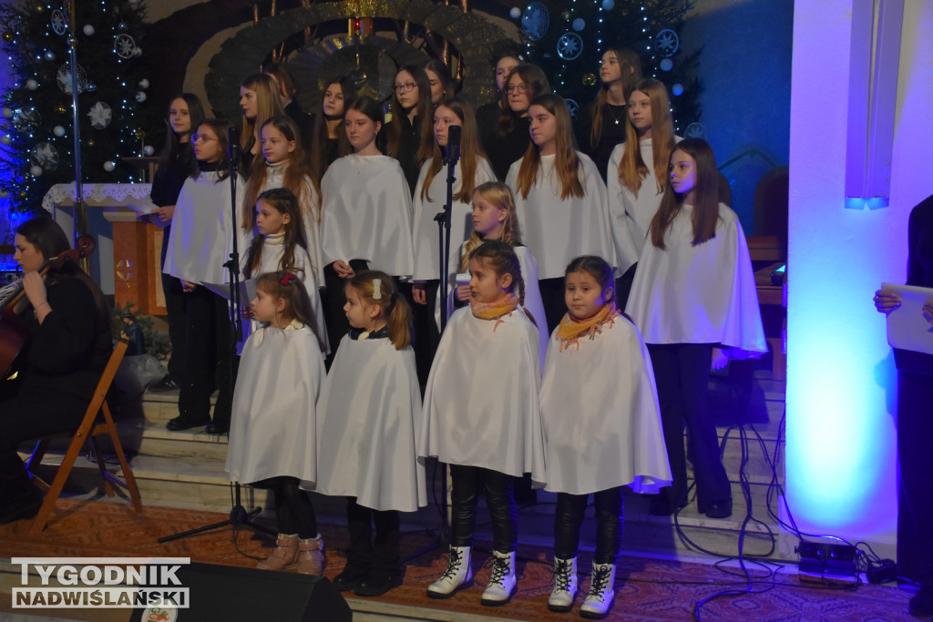 Koncert Scholi Anielskie Grajki w Jadachach