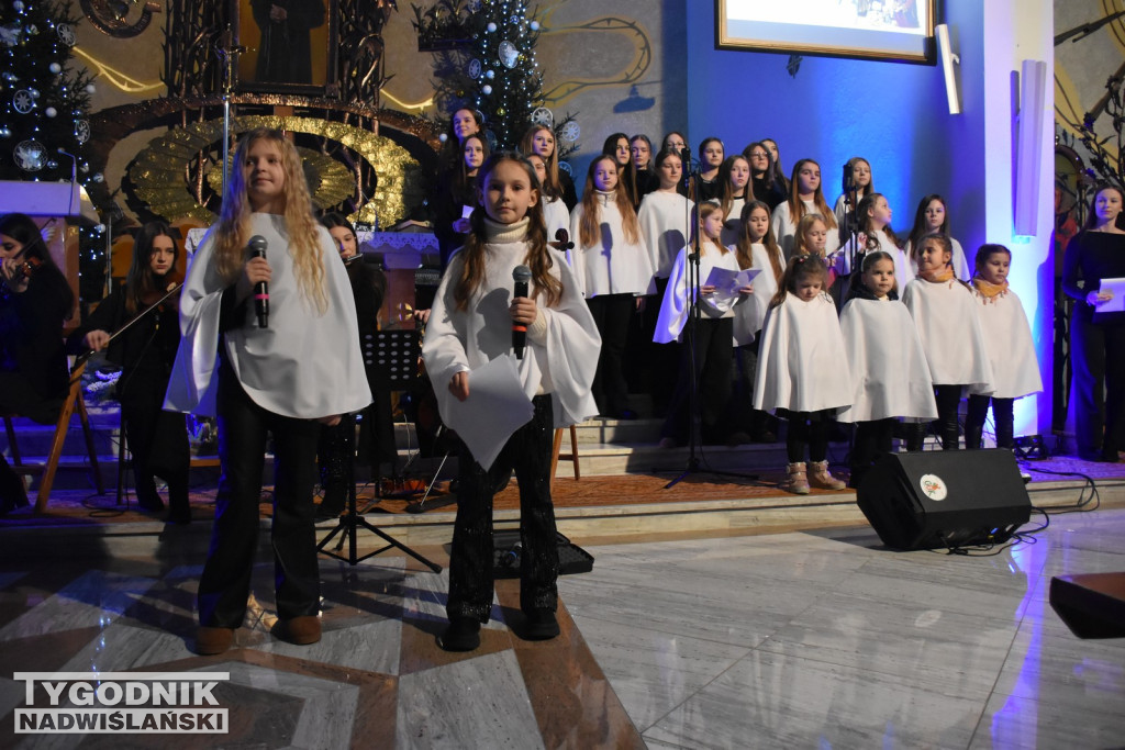 Koncert Scholi Anielskie Grajki w Jadachach