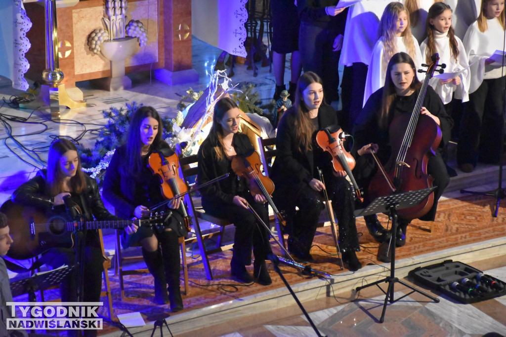 Koncert Scholi Anielskie Grajki w Jadachach