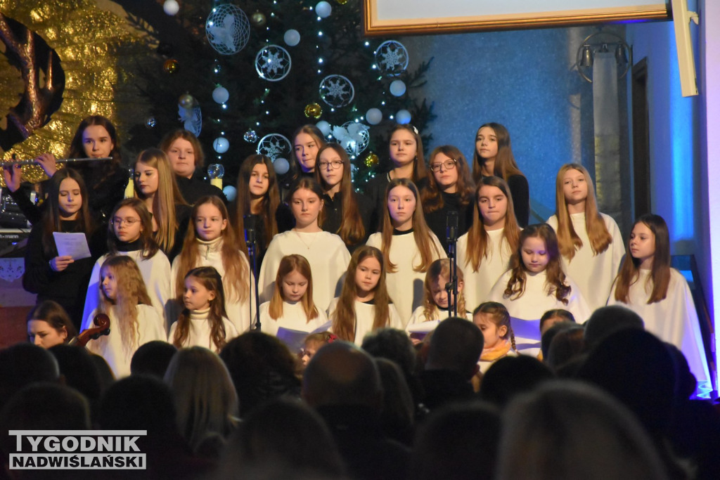 Koncert Scholi Anielskie Grajki w Jadachach