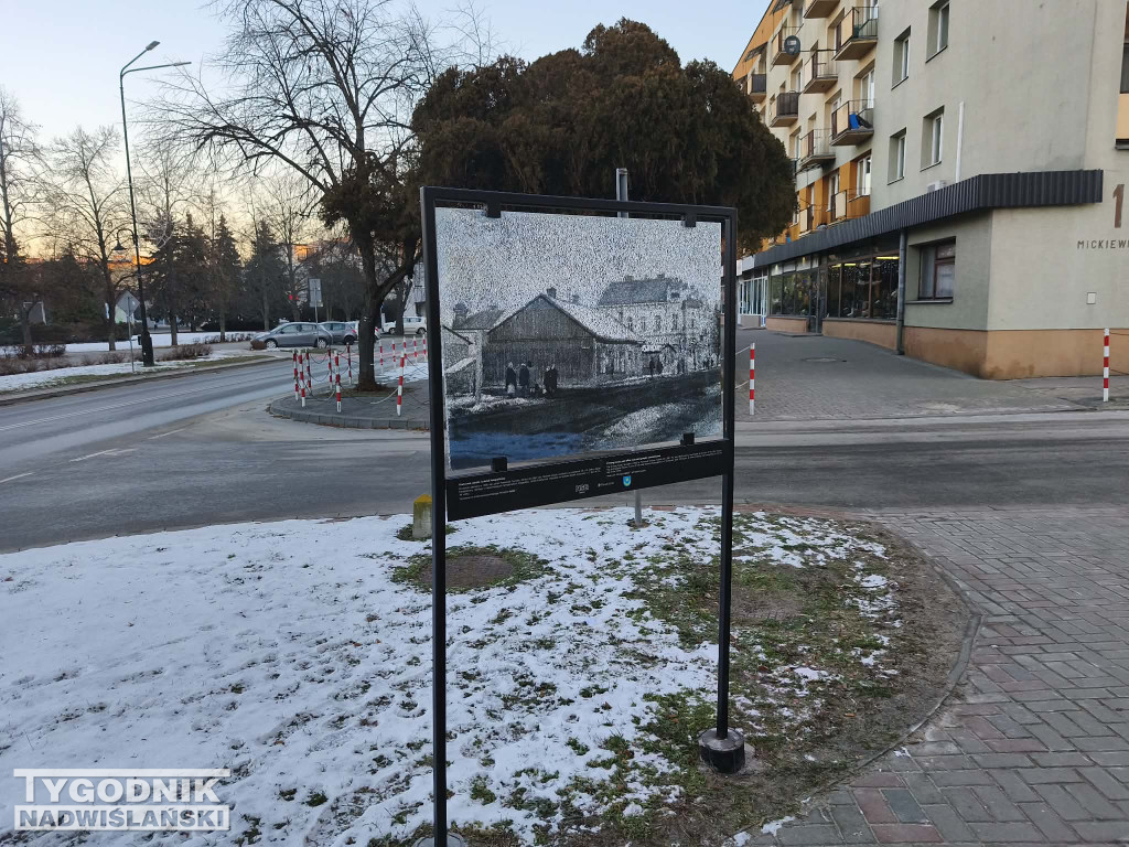 Zniszczona tablica w Tarnobrzegu