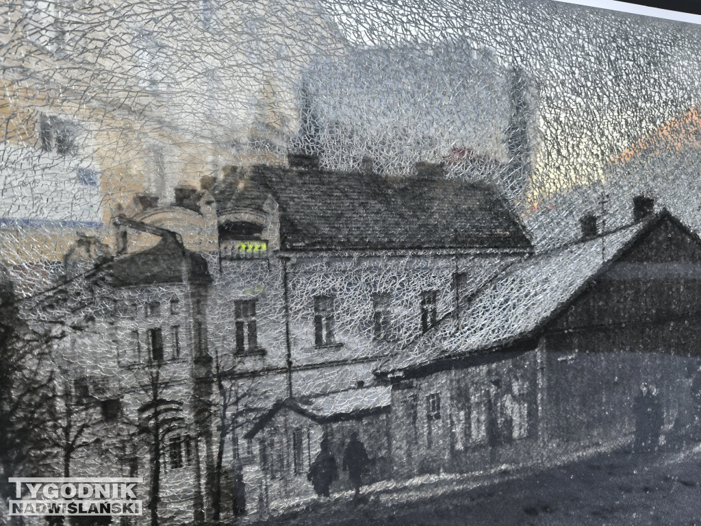 Zniszczona tablica w Tarnobrzegu