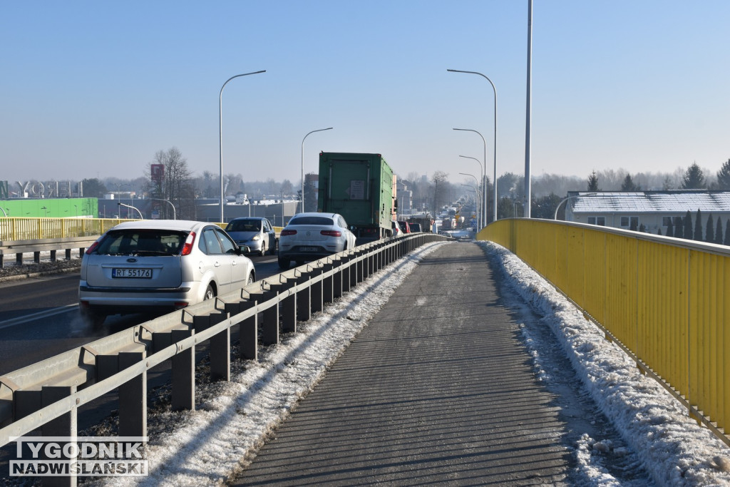 Przewrócona lampa w Tarnobrzegu