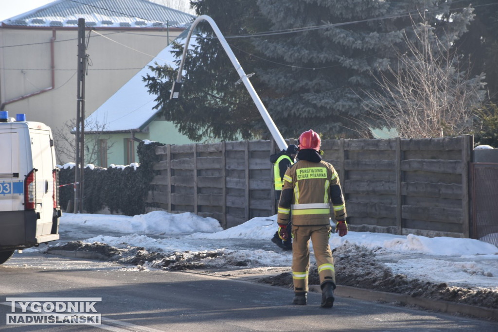Przewrócona lampa w Tarnobrzegu