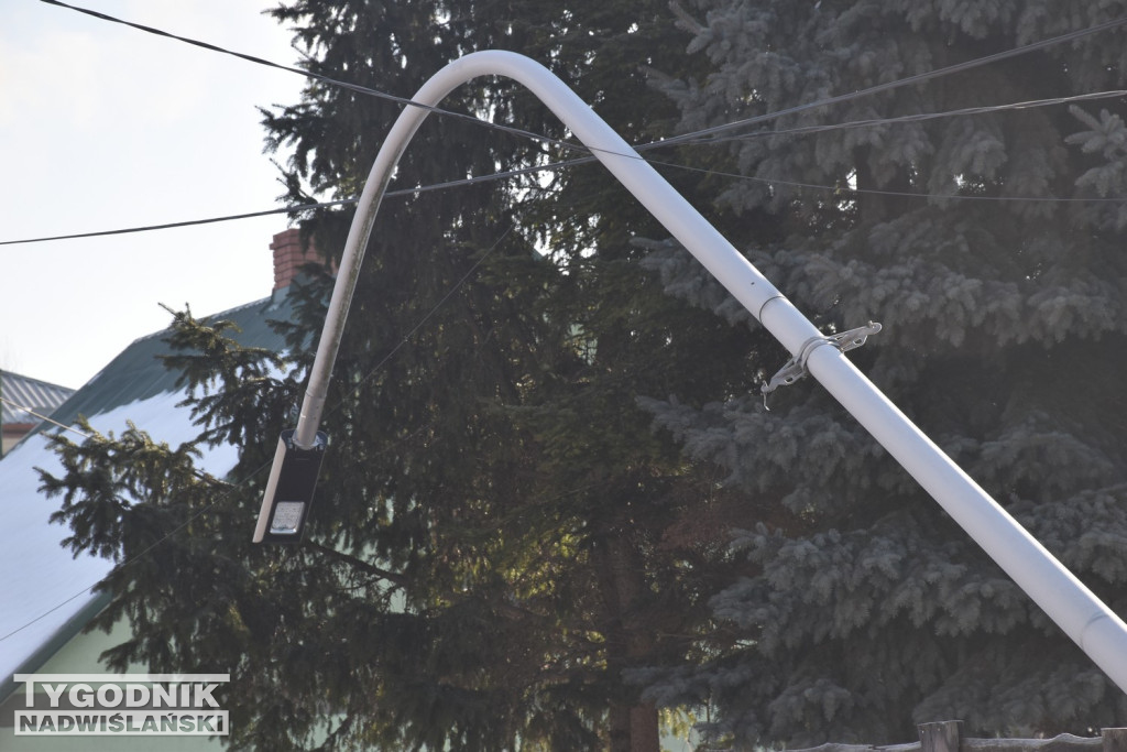 Przewrócona lampa w Tarnobrzegu