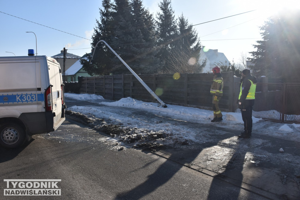 Przewrócona lampa w Tarnobrzegu