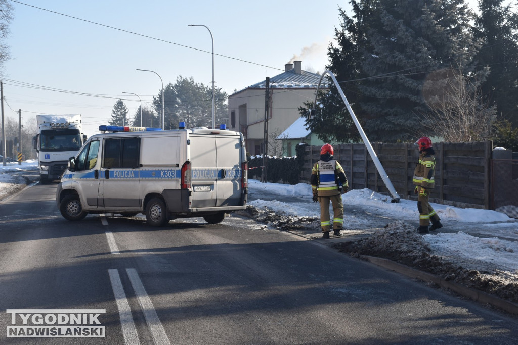 Przewrócona lampa w Tarnobrzegu
