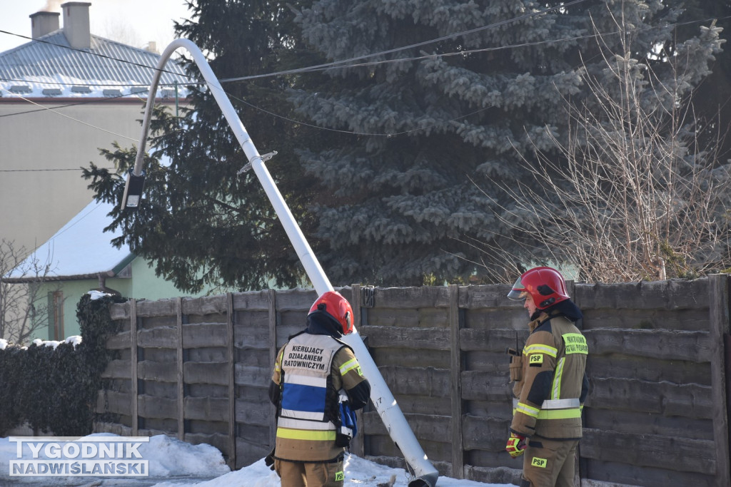 Przewrócona lampa w Tarnobrzegu