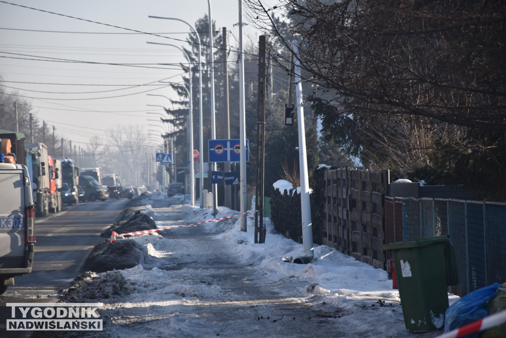 Przewrócona lampa w Tarnobrzegu