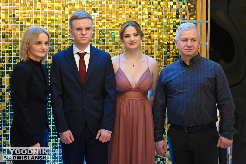 Studniówka Zespołu Szkół nr 2 w Nowej Dębie