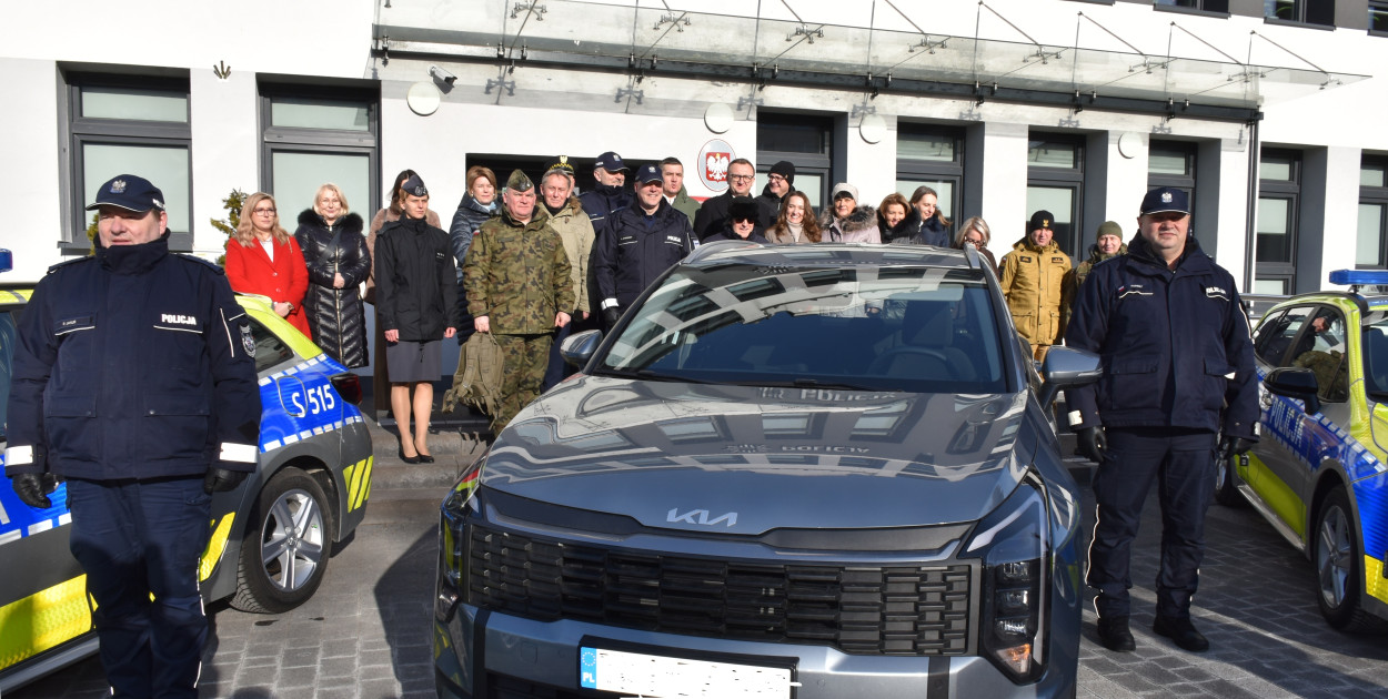 Przekazanie wozów sandomierskiej policji