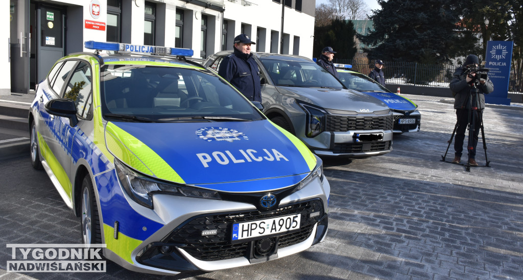 Przekazanie wozów sandomierskiej policji