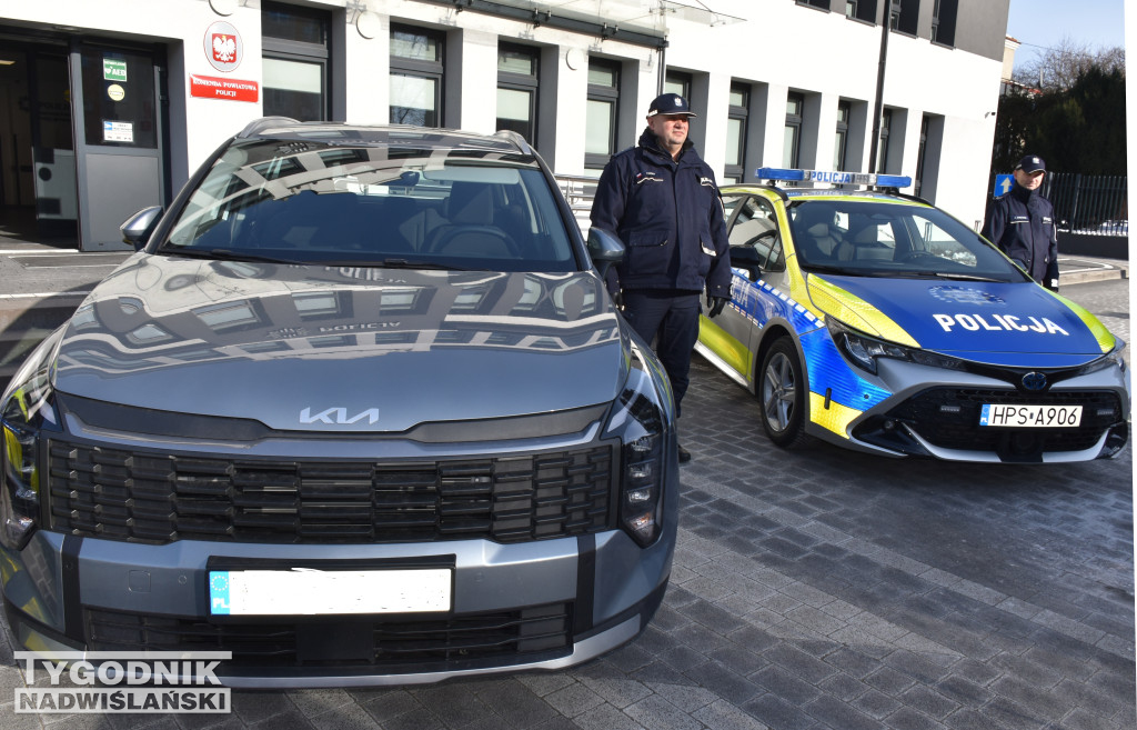 Przekazanie wozów sandomierskiej policji